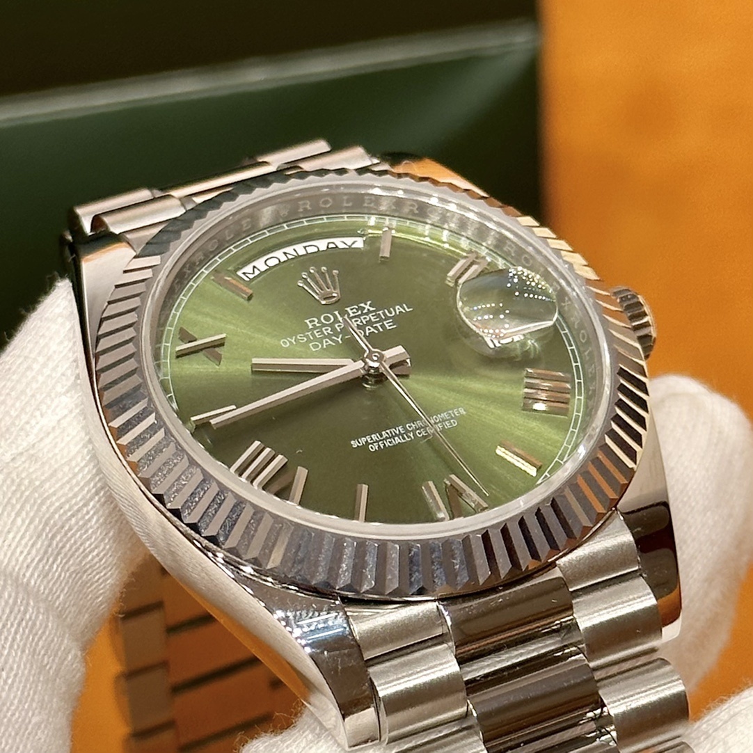 Old watch m228239-0033
