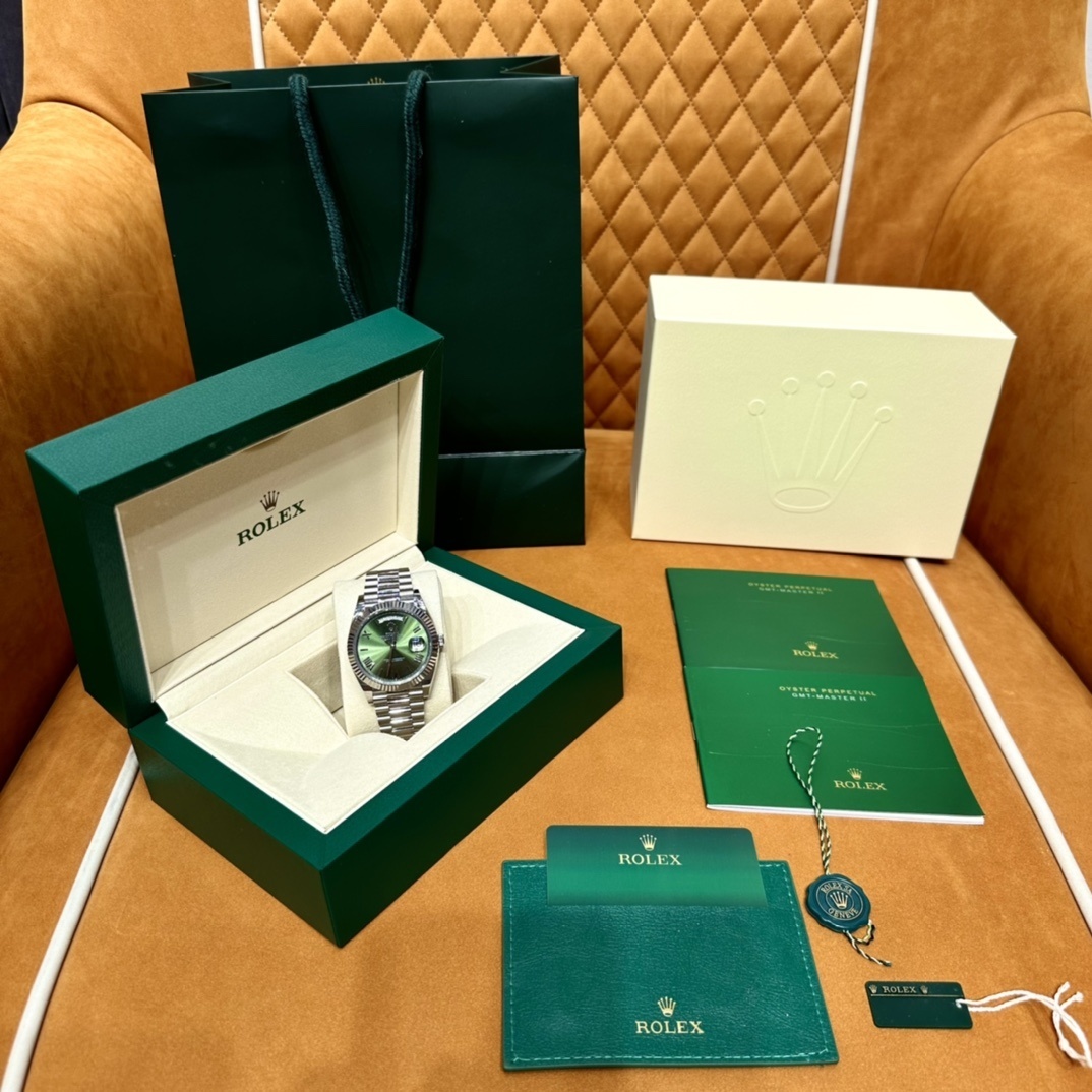 Old watch m228239-0033