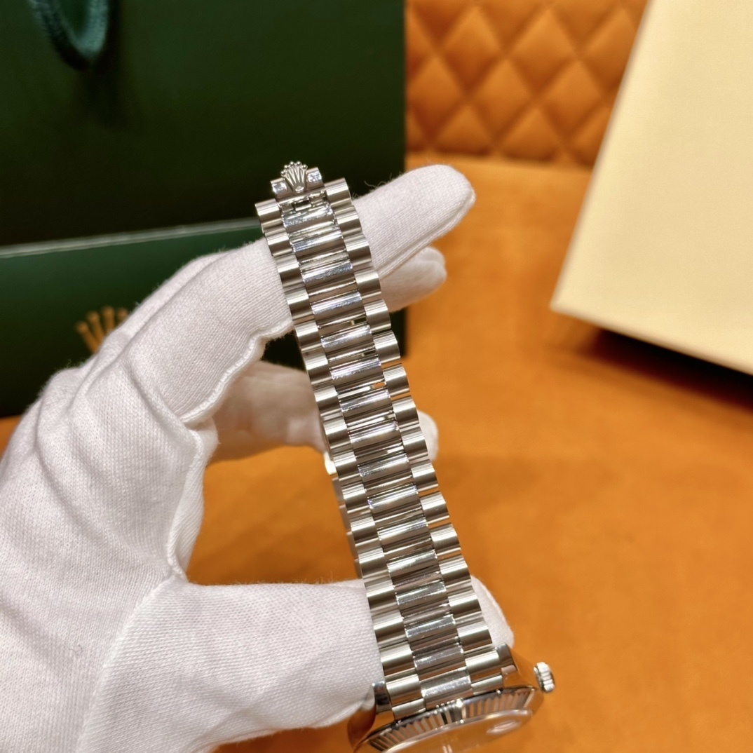 Old watch m228239-0033