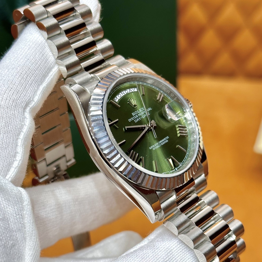 Old watch m228239-0033