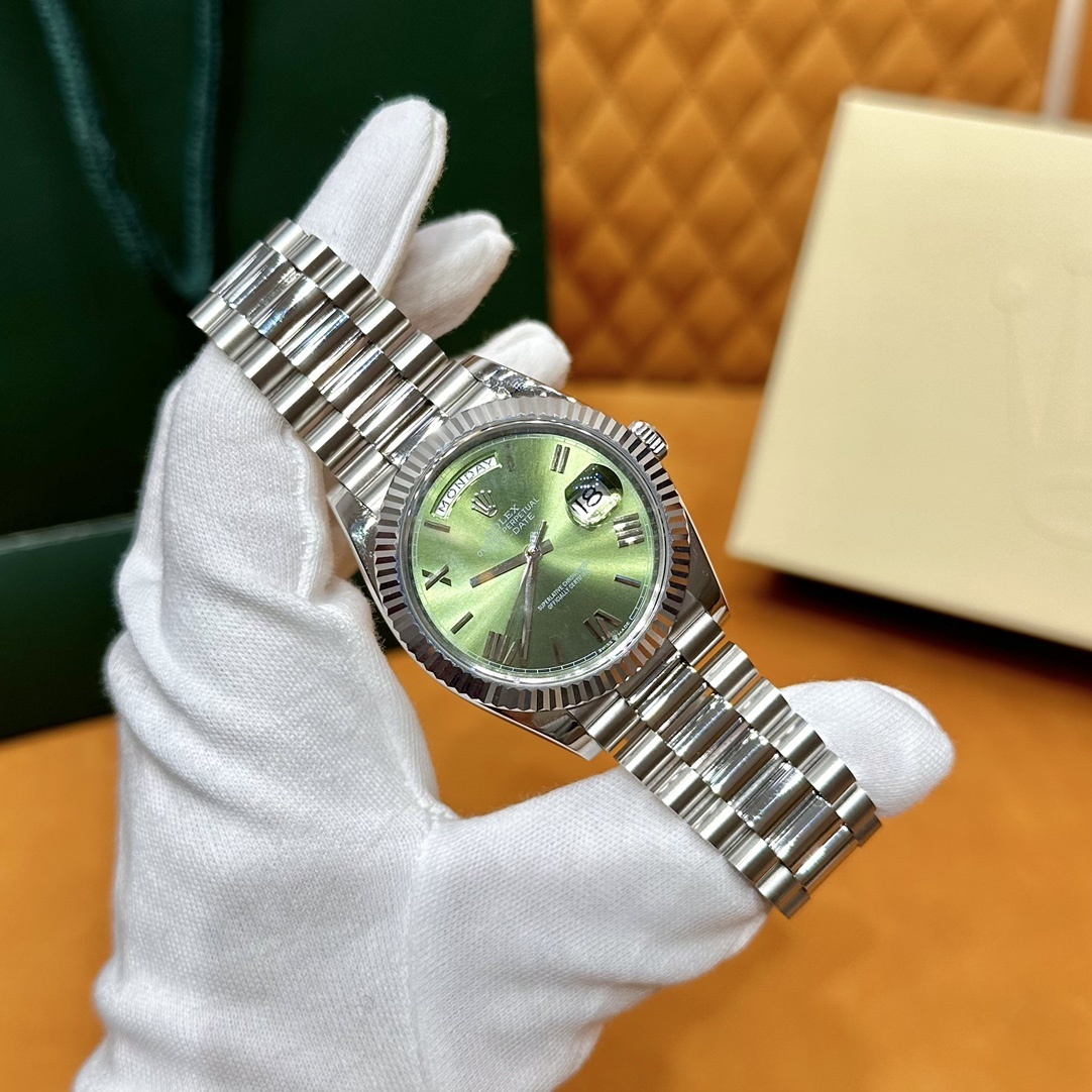 Old watch m228239-0033