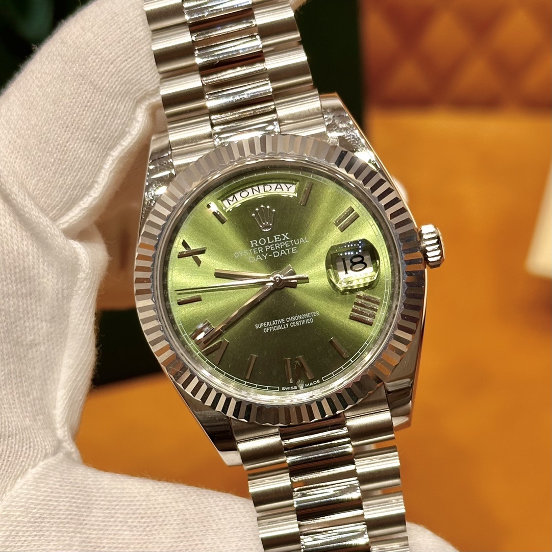 Old watch m228239-0033