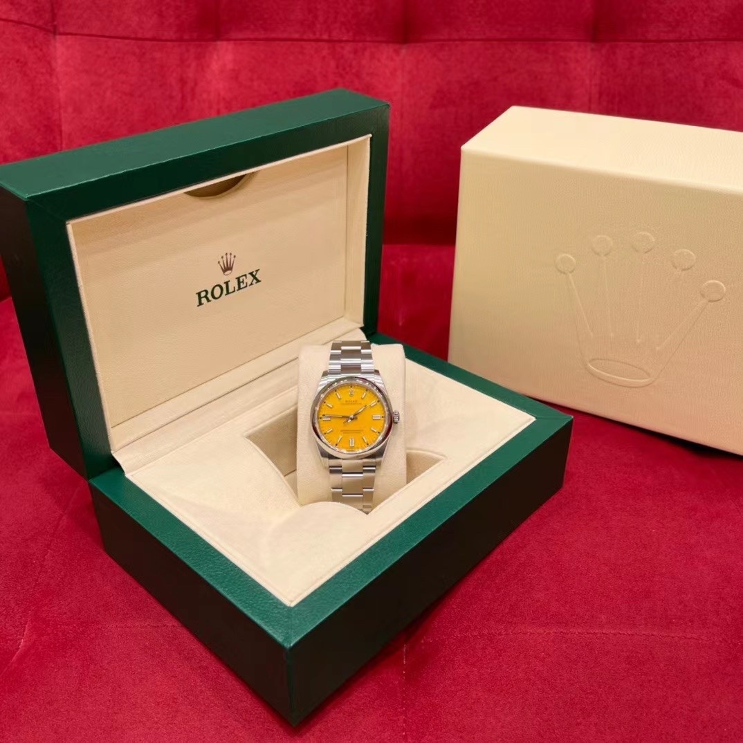 Old watch m126000-0004