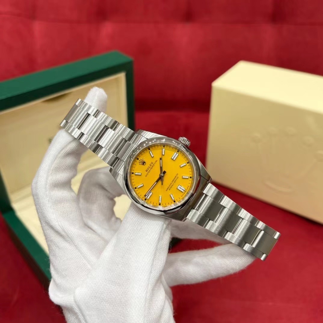 Old watch m126000-0004