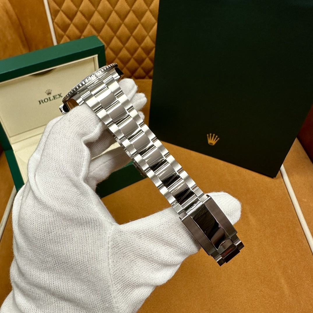 Old watch m126710blnr-0003