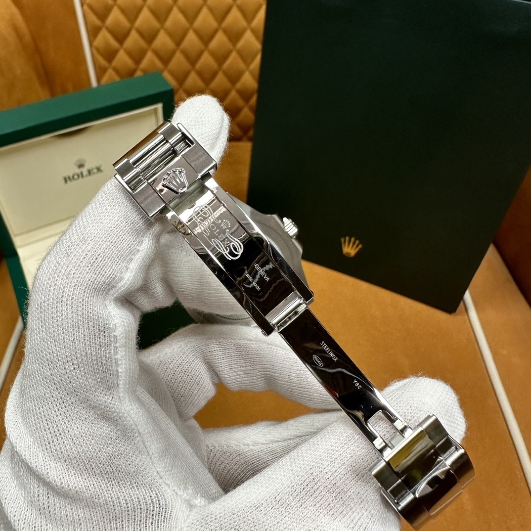 Old watch m126710blnr-0003