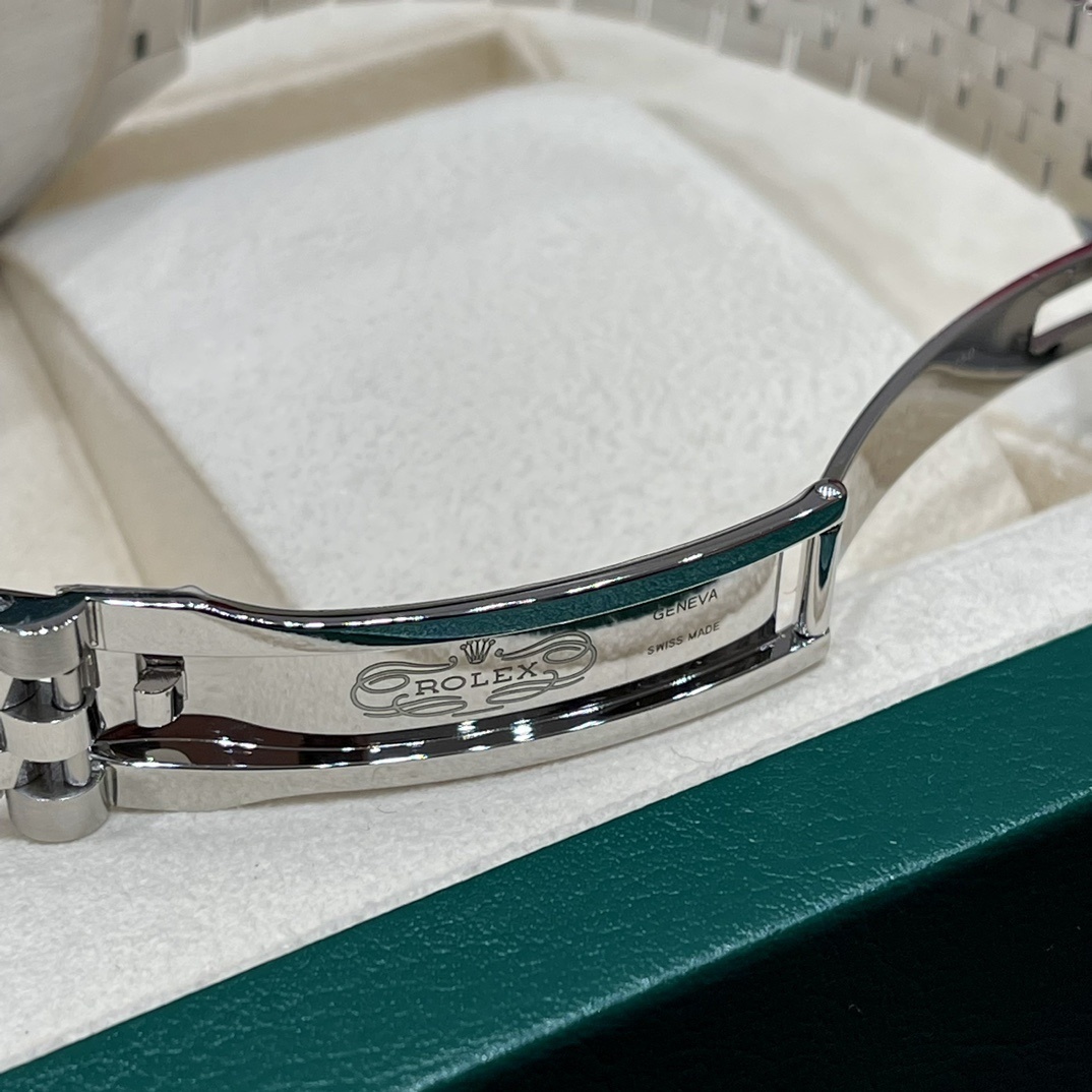 Old watch m126334-0002