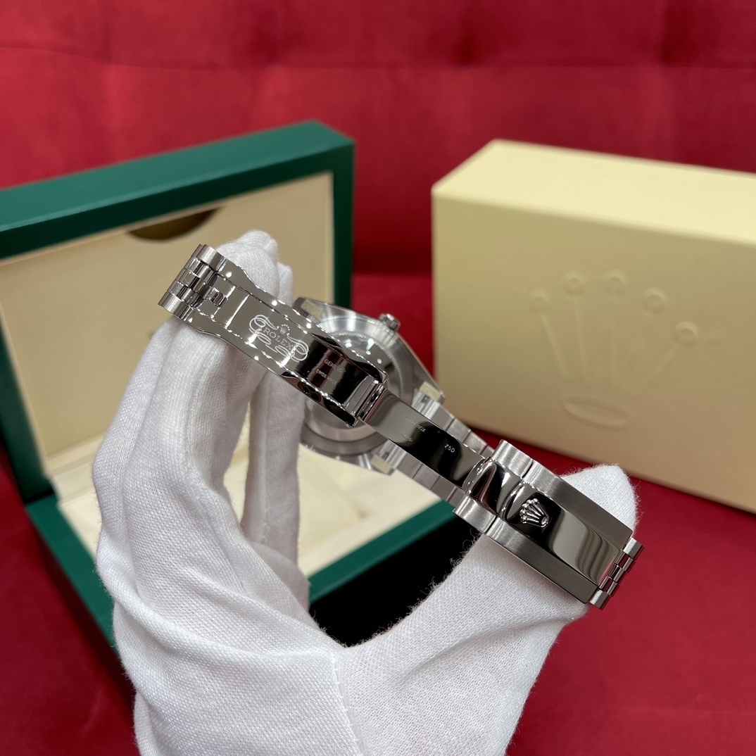 Old watch m126334-0002
