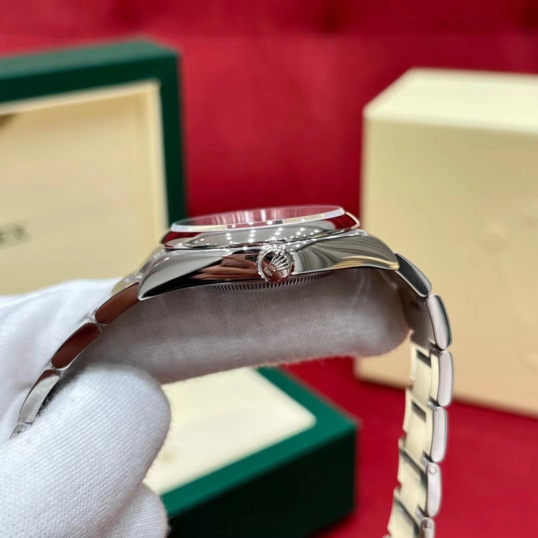 Old watch m126000-0005