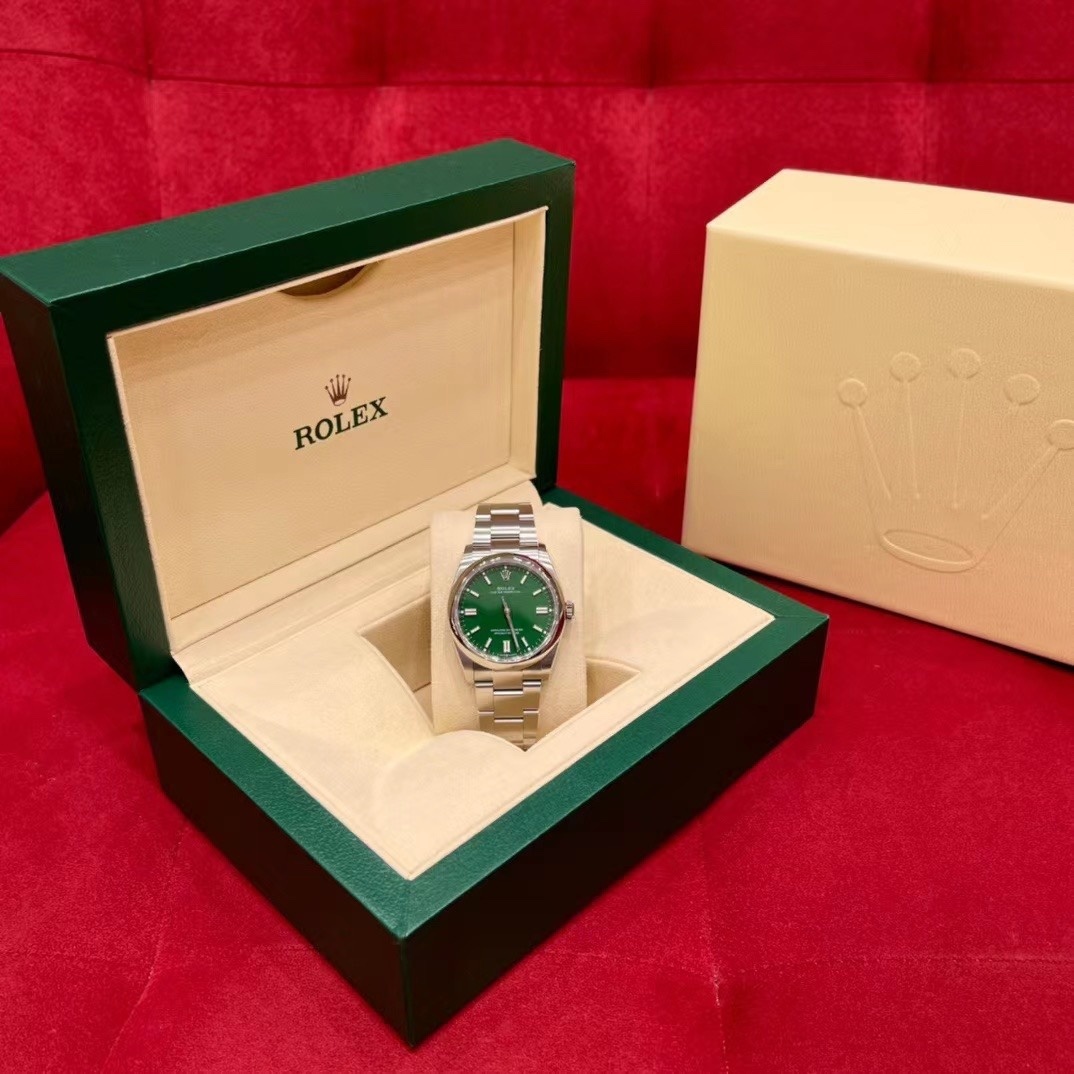 Old watch m126000-0005