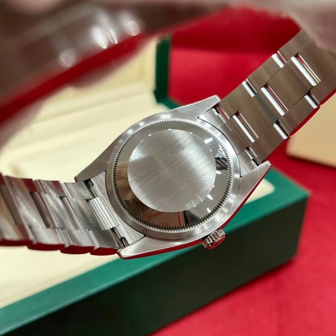 Old watch m126000-0005