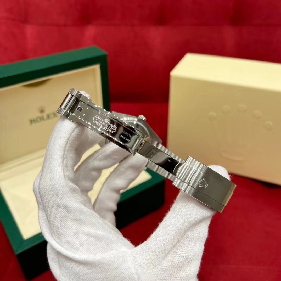 Old watch m126000-0005