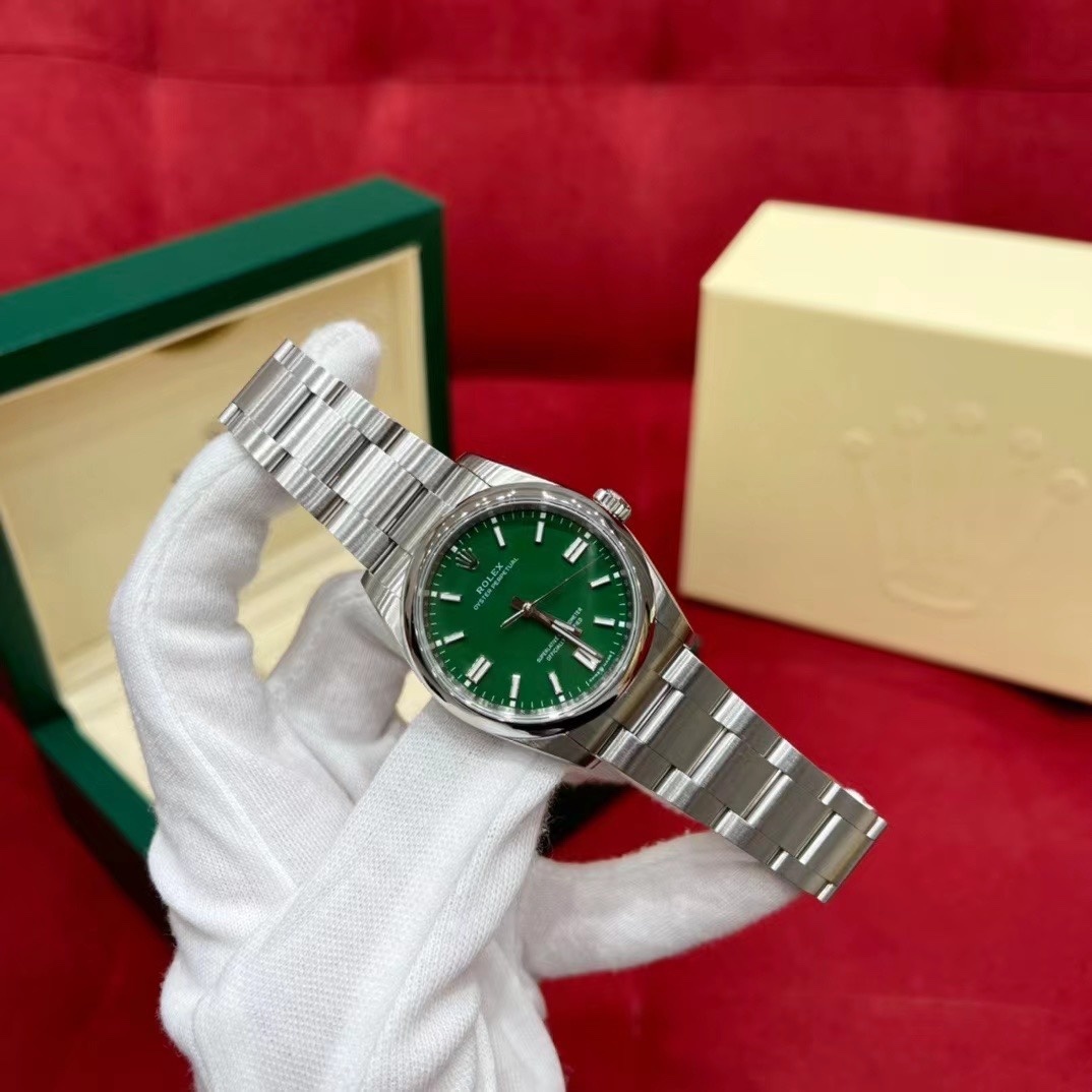 Old watch m126000-0005