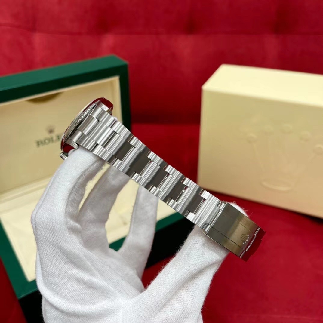 Old watch m126000-0005