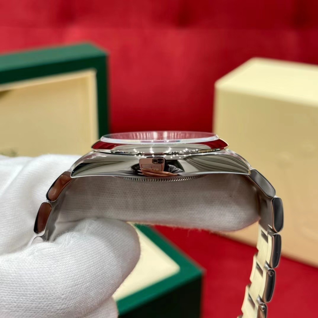 Old watch m124300-0006