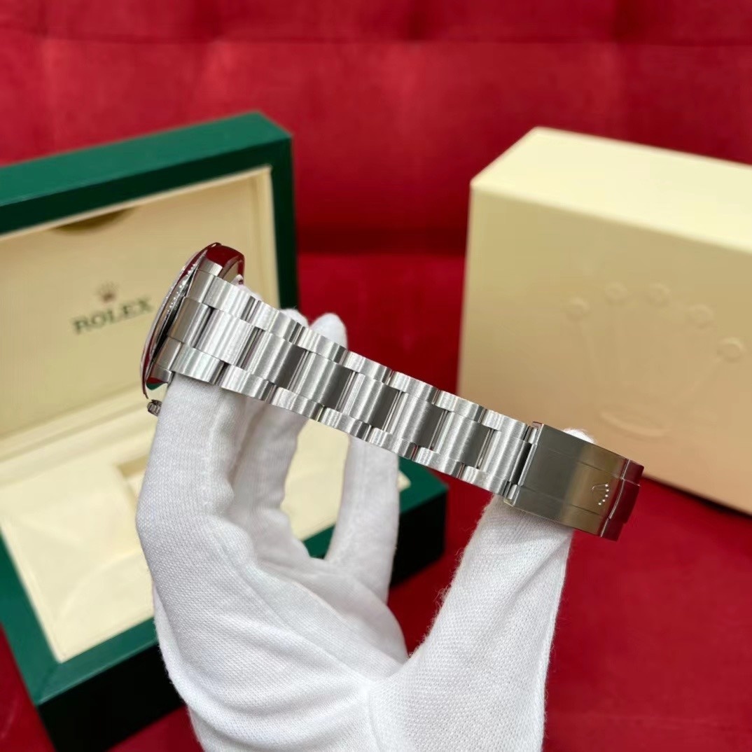 Old watch m124300-0006