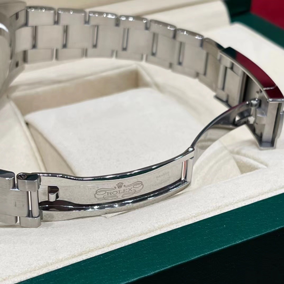Old watch m124300-0006