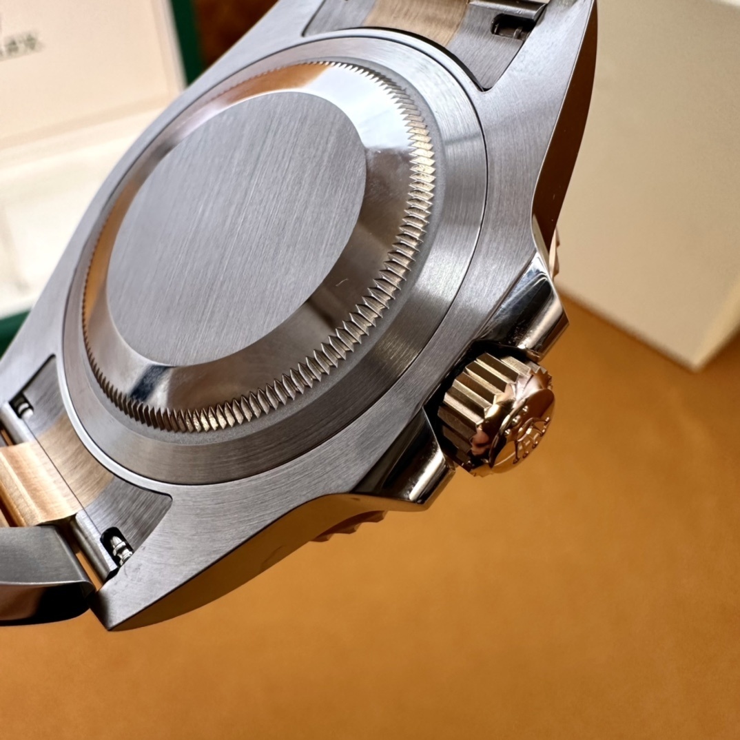 Old watch M126711chnr-0002