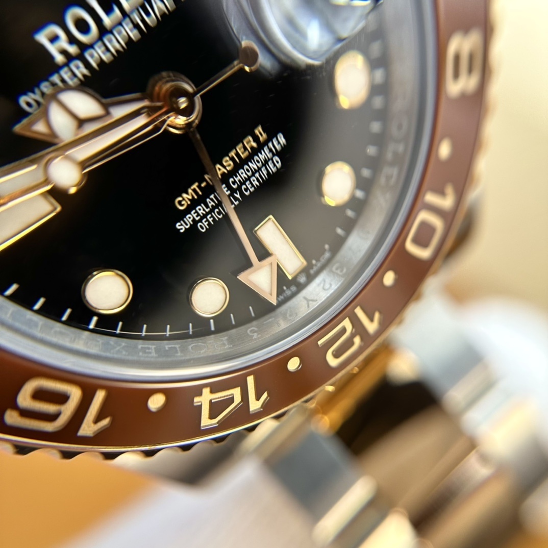 Old watch M126711chnr-0002