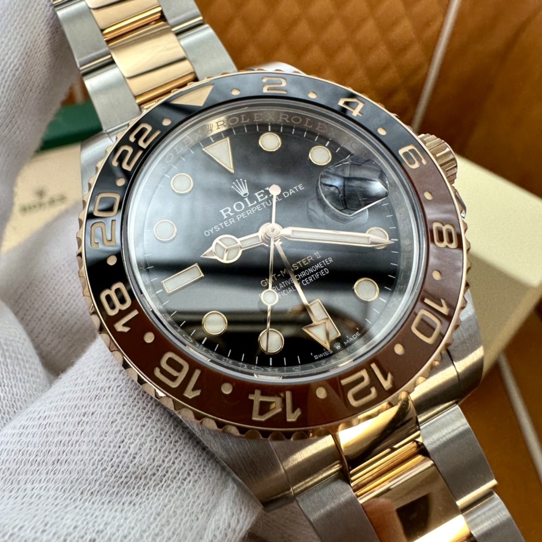 Old watch M126711chnr-0002