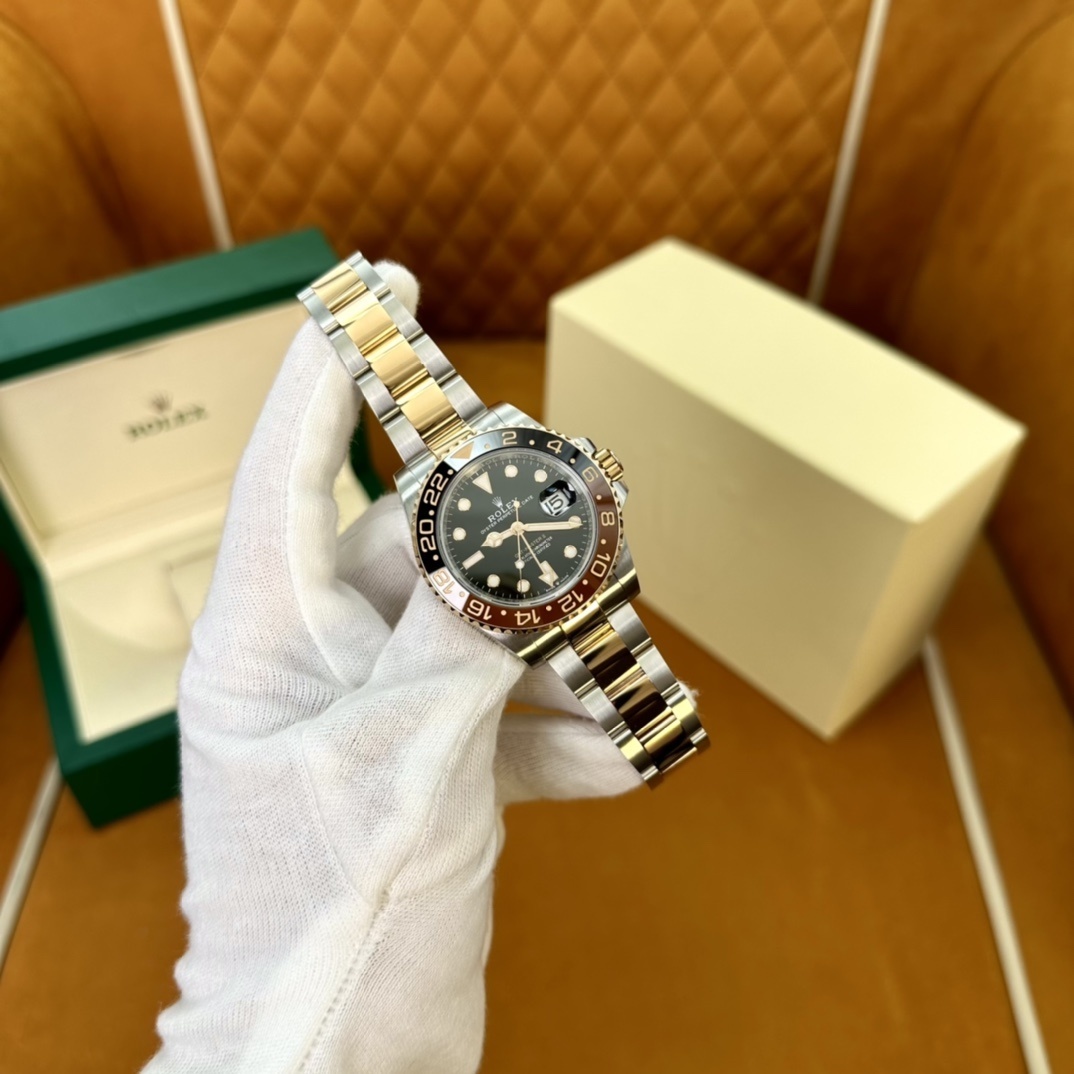 Old watch M126711chnr-0002