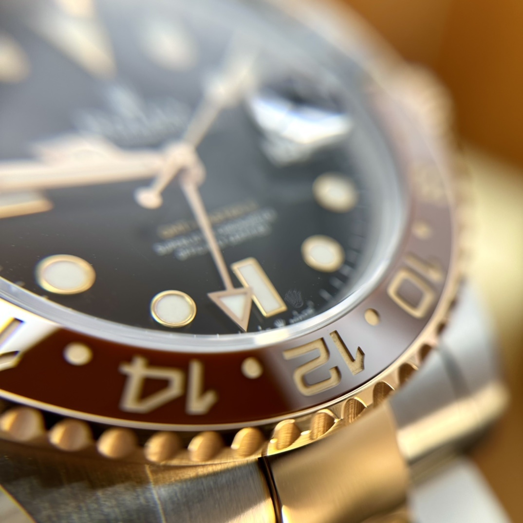 Old watch M126711chnr-0002