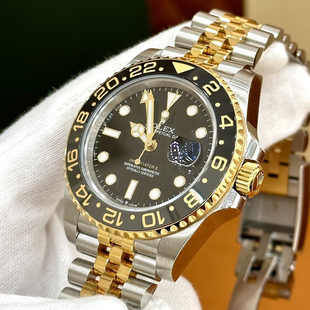 Old watch m126713grnr-0001