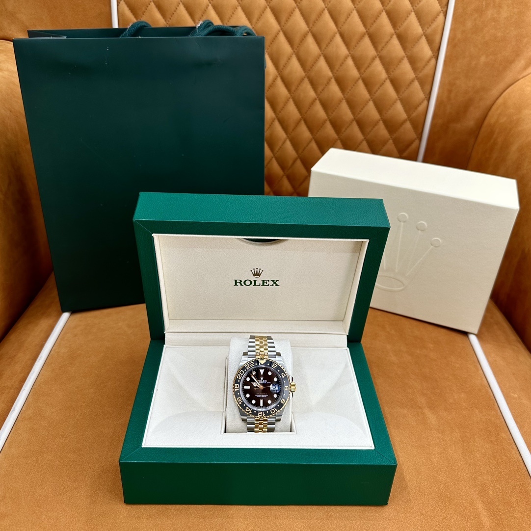 Old watch m126713grnr-0001