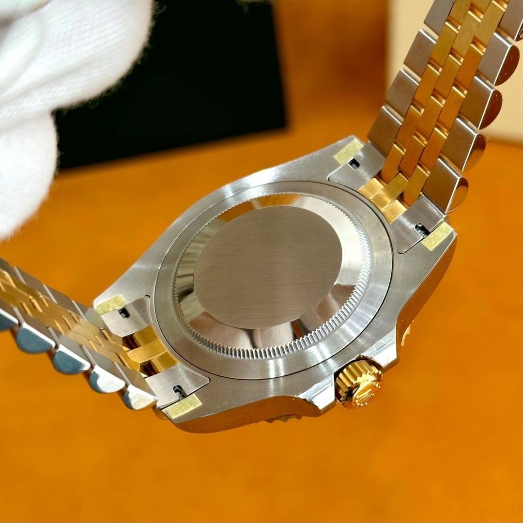 Old watch m126713grnr-0001