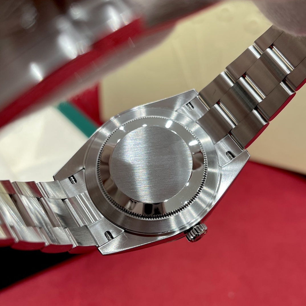 Old watch m126334-0013