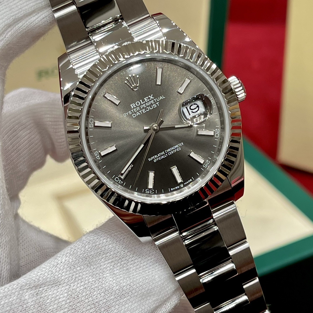Old watch m126334-0013