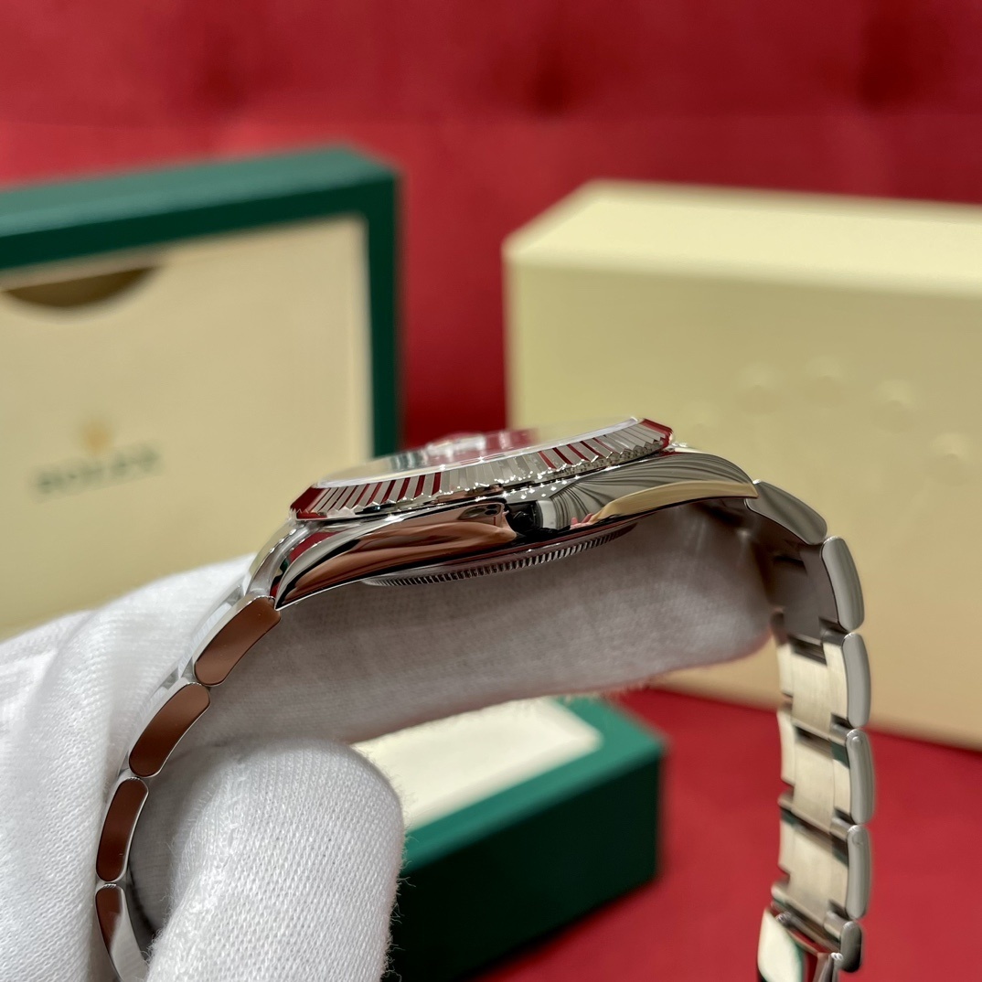 Old watch m126334-0013