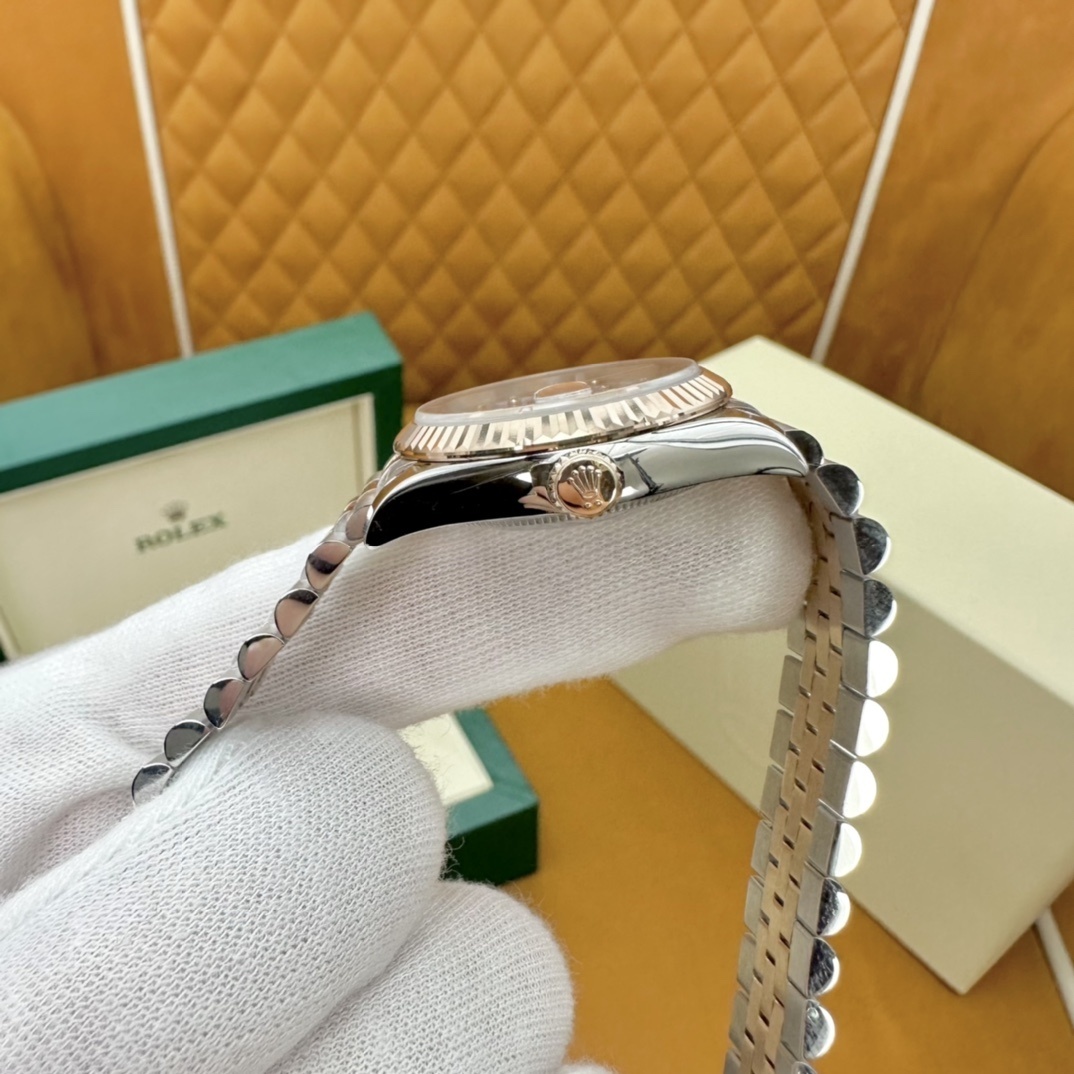 Old watch M278271-0032