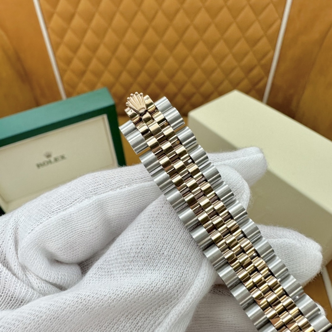 Old watch M278271-0032