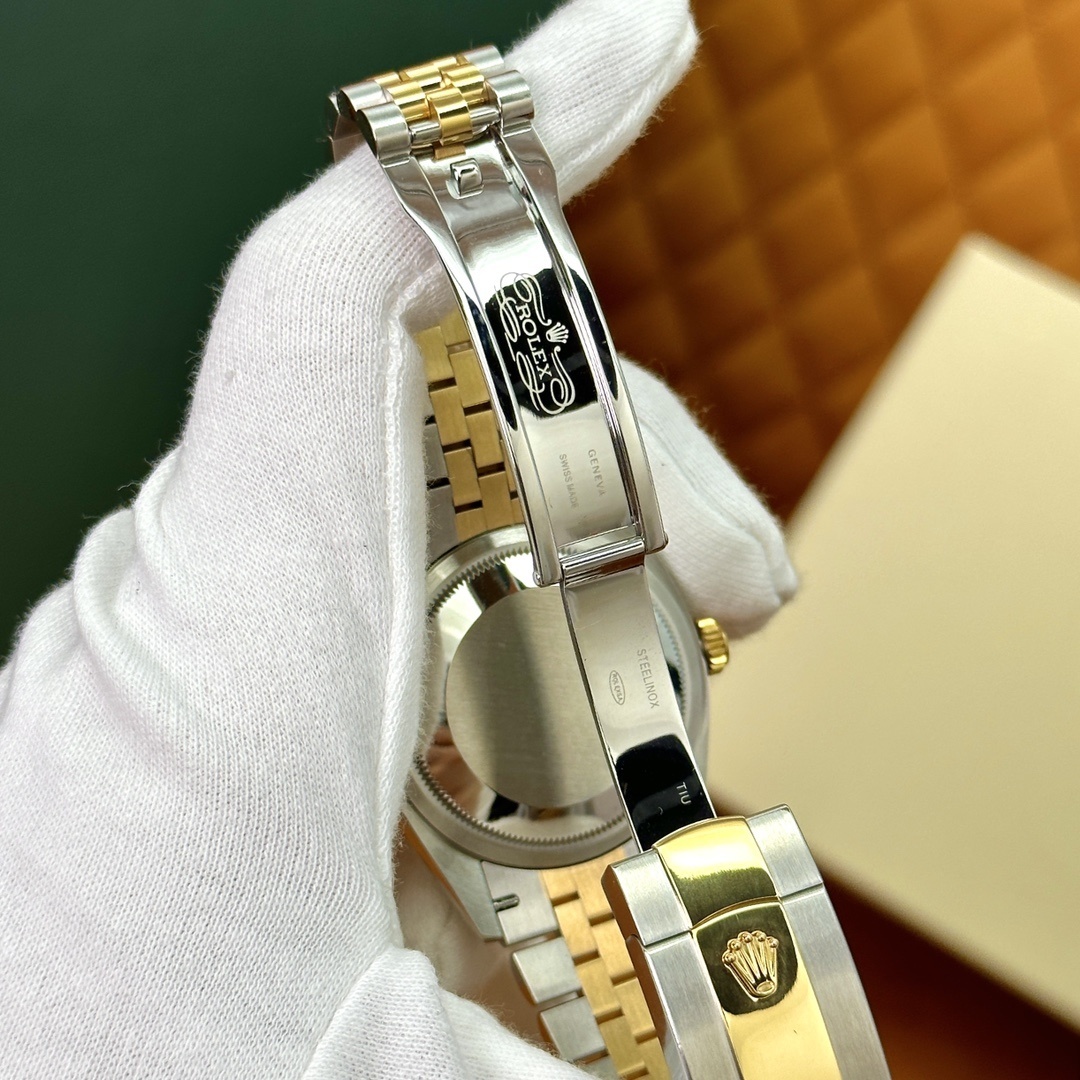 Old watch m126233-0045
