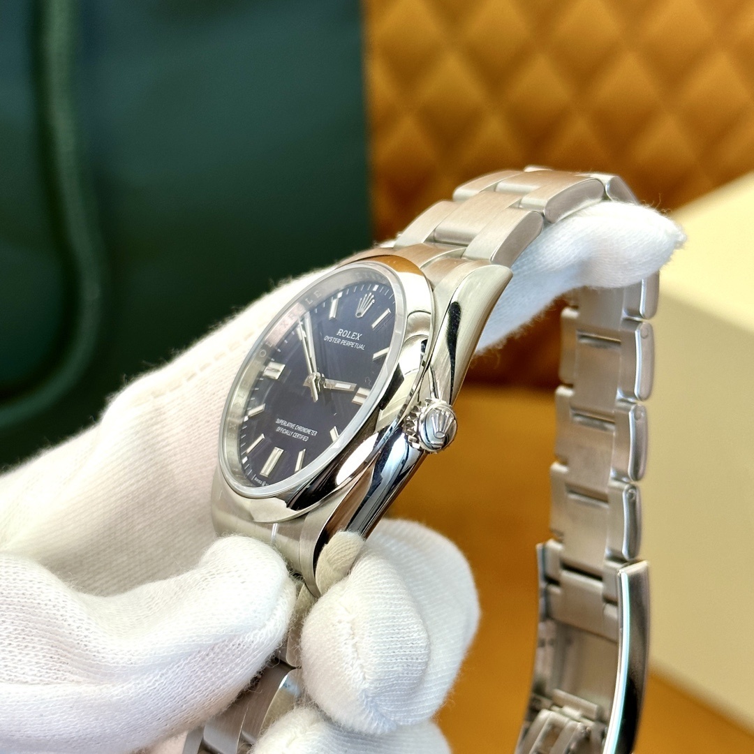 Old watch m126000-0003