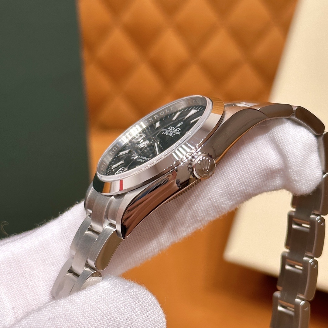 Old watch m124270-0001