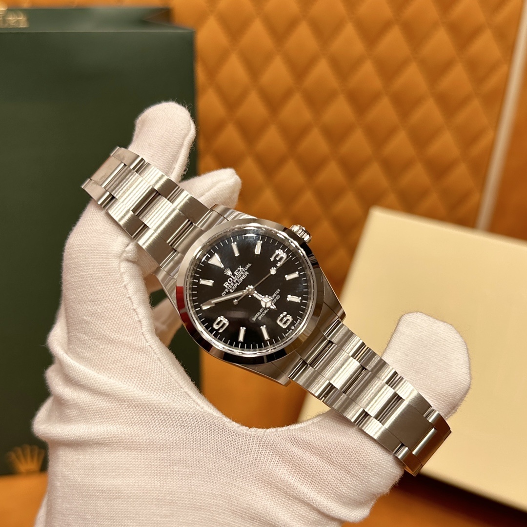 Old watch m124270-0001