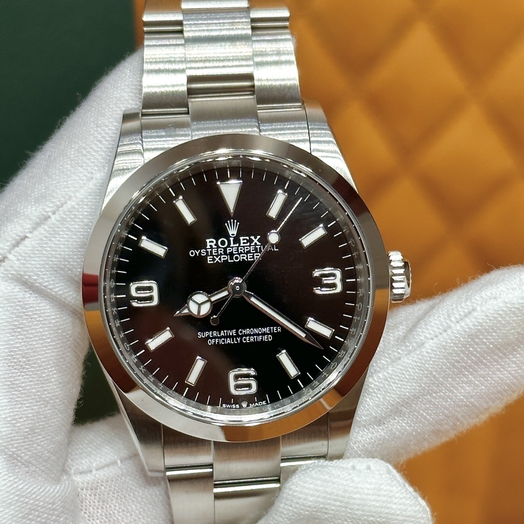 Old watch m124270-0001