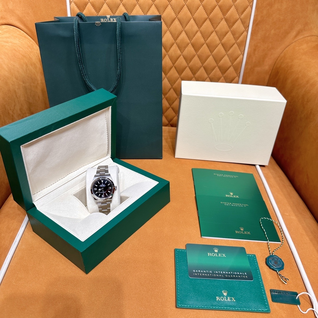 Old watch m124270-0001