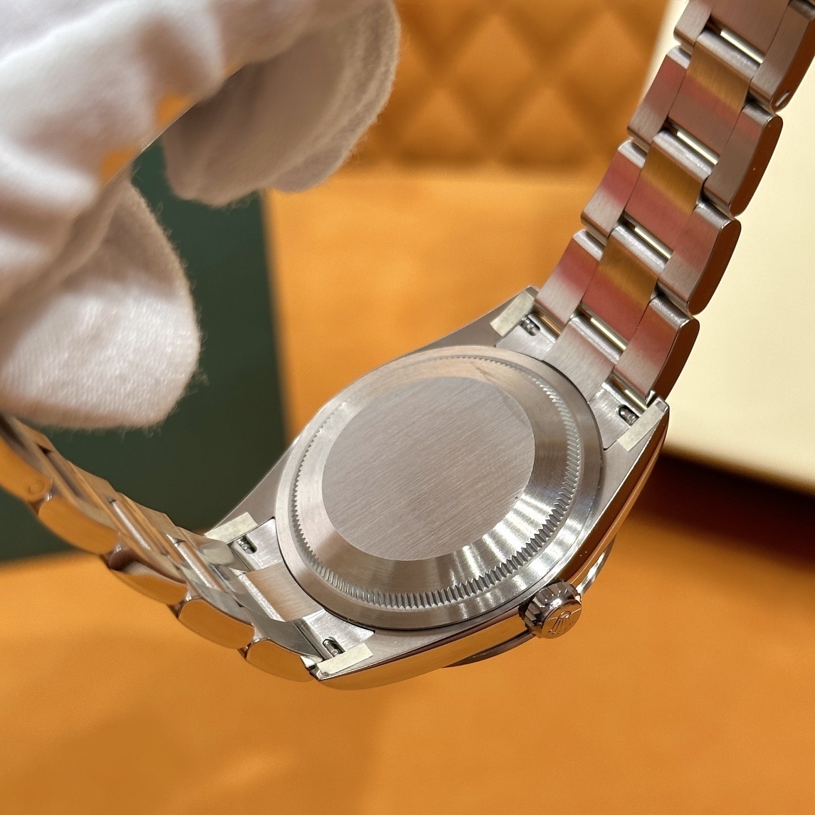 Old watch m124270-0001