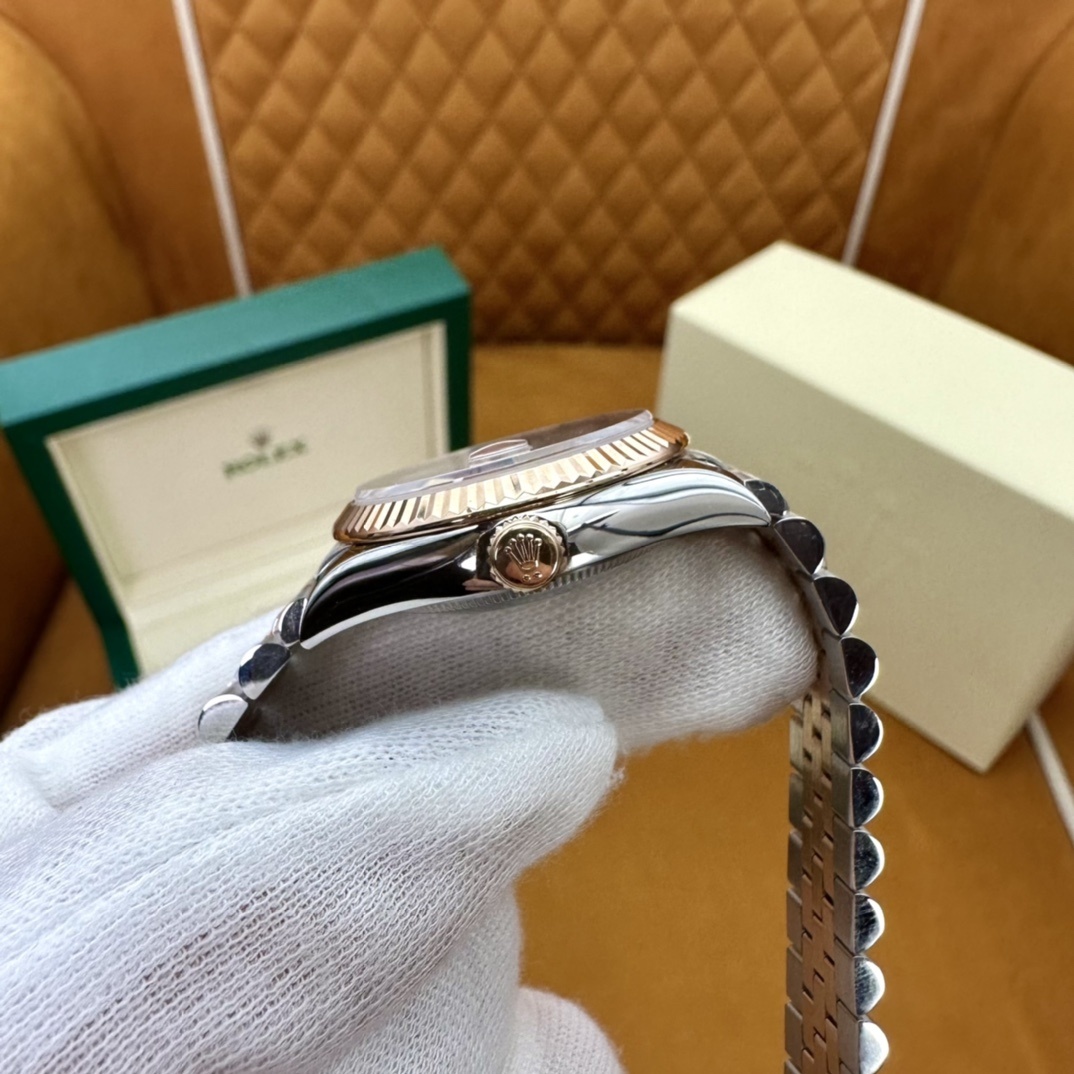 Old watch M278271-0026