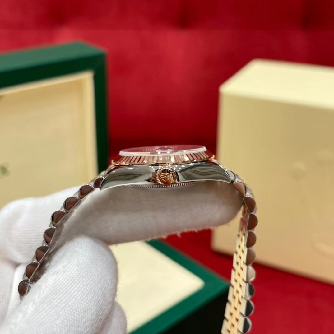 Old watch m278271-0004