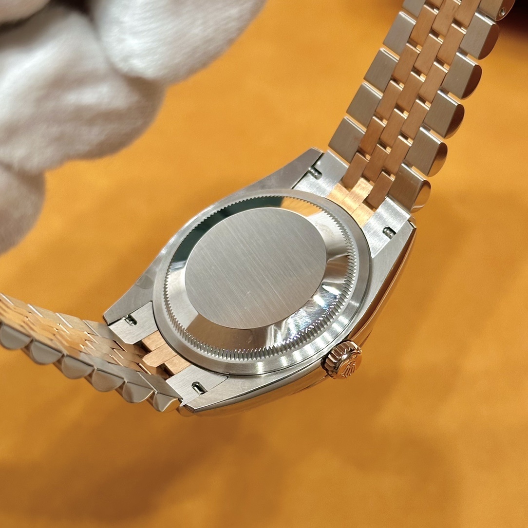 Old watch m126221-001