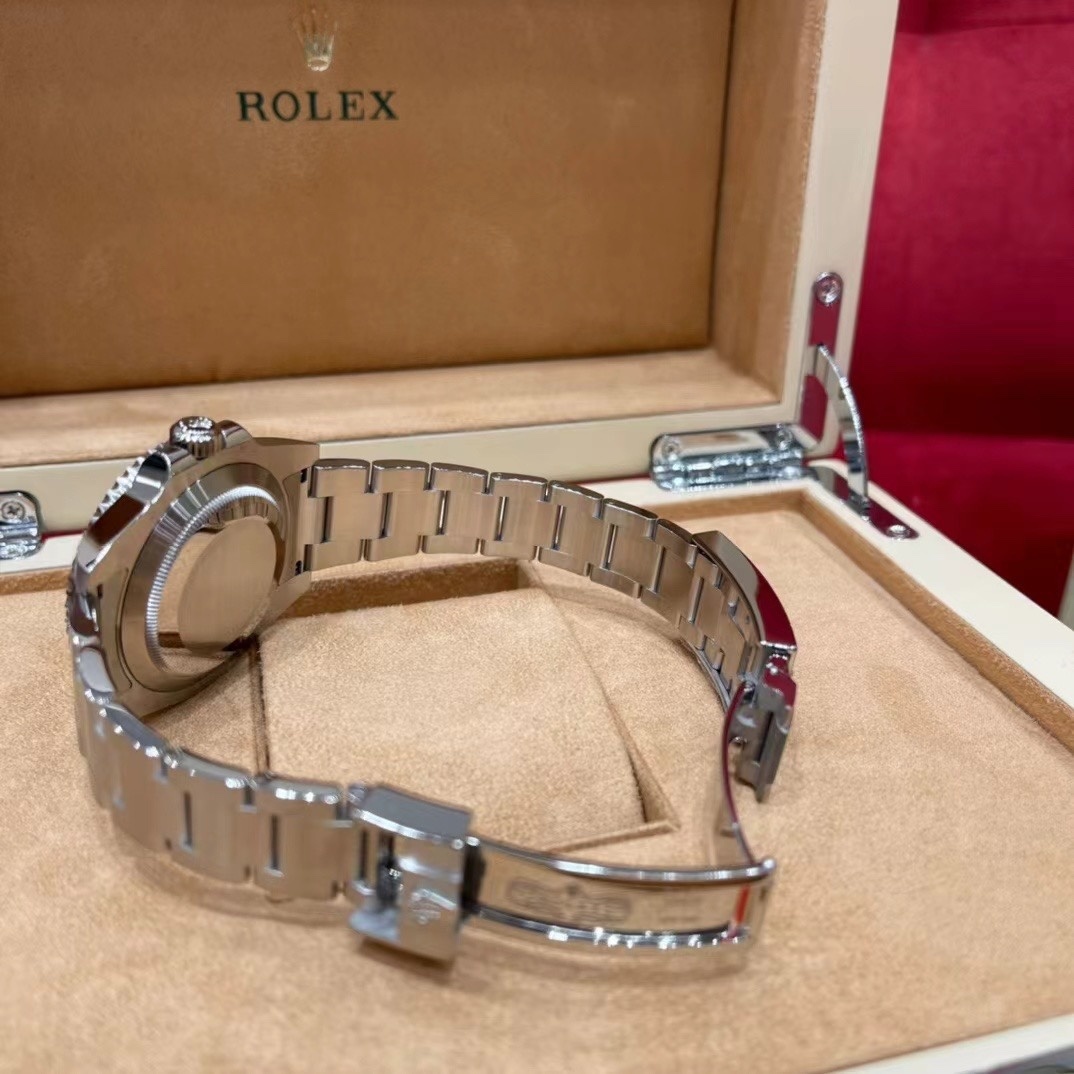 Old watch 124060-0001