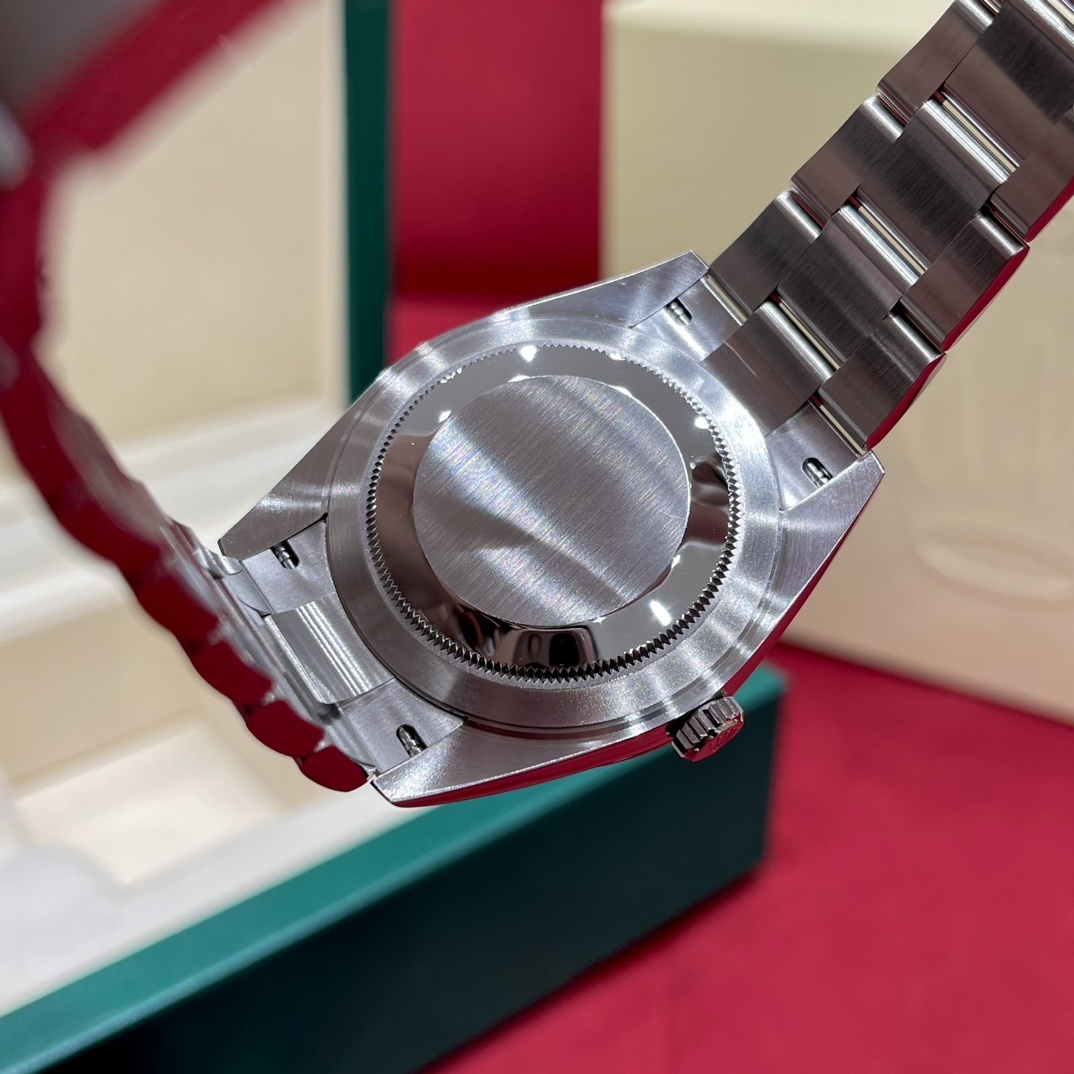 Old watch m126334-0001