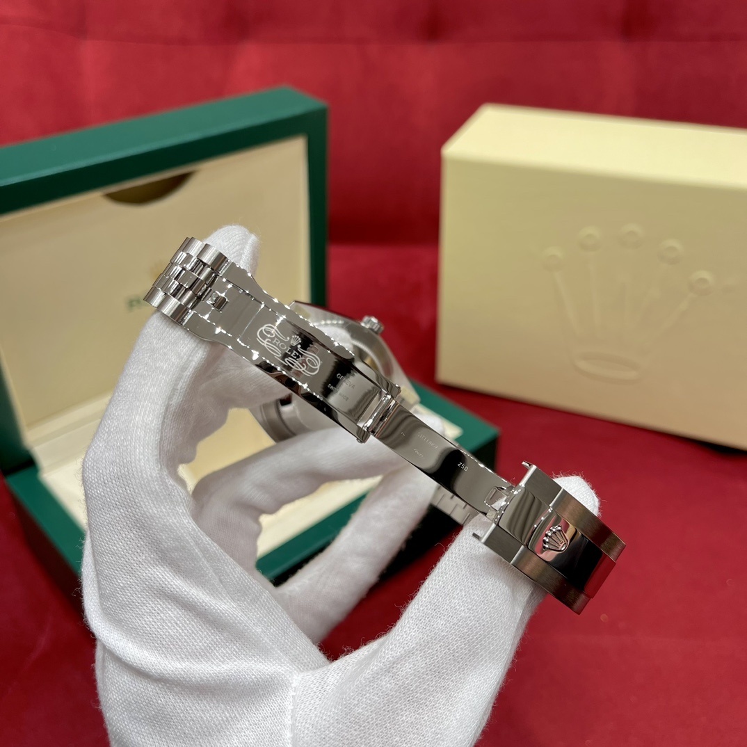 Old watch m126334-0014