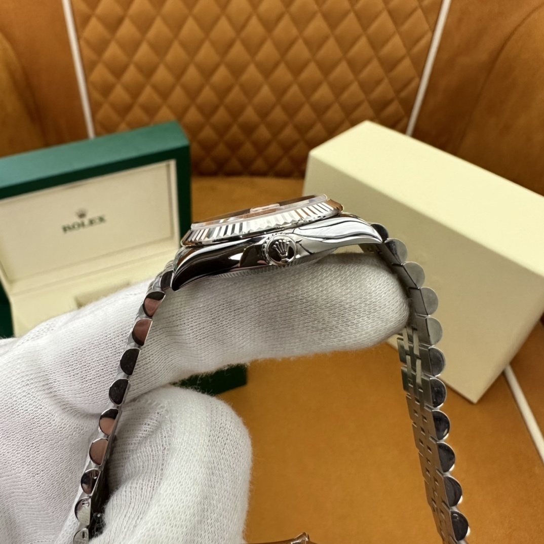 Old watch M278274-0024