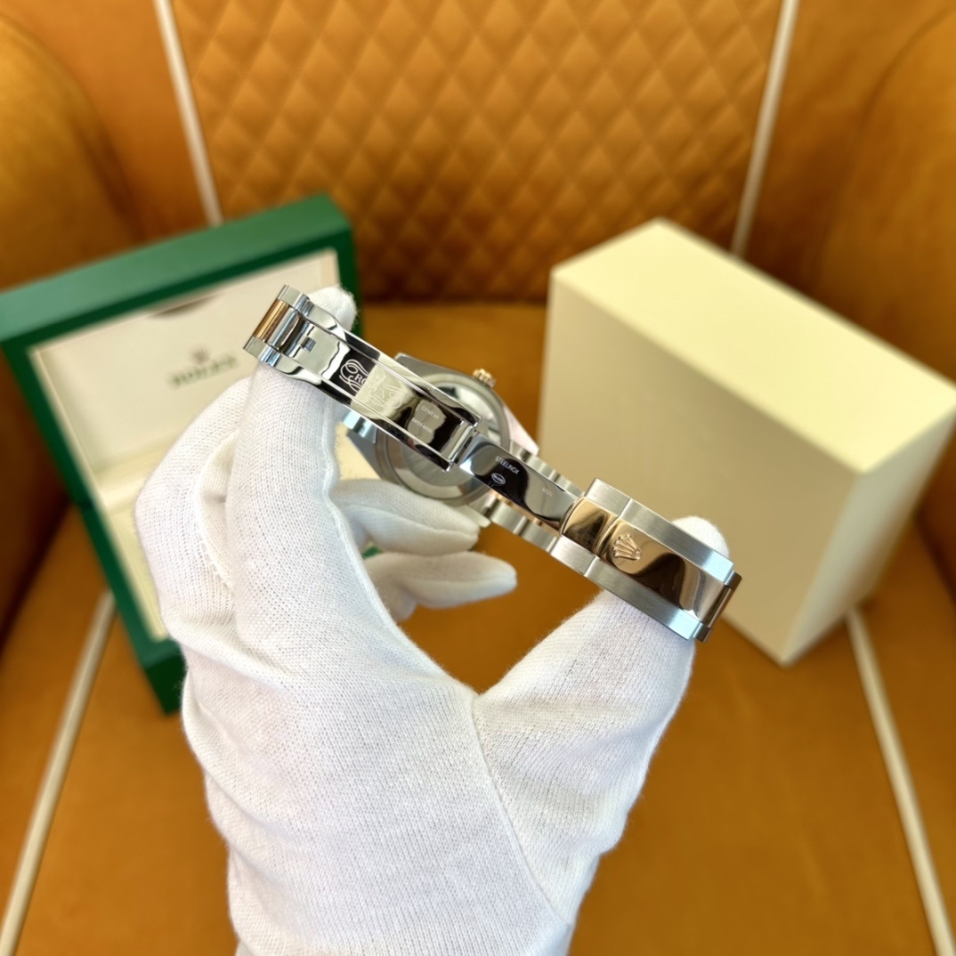 Old watch M126231-0044