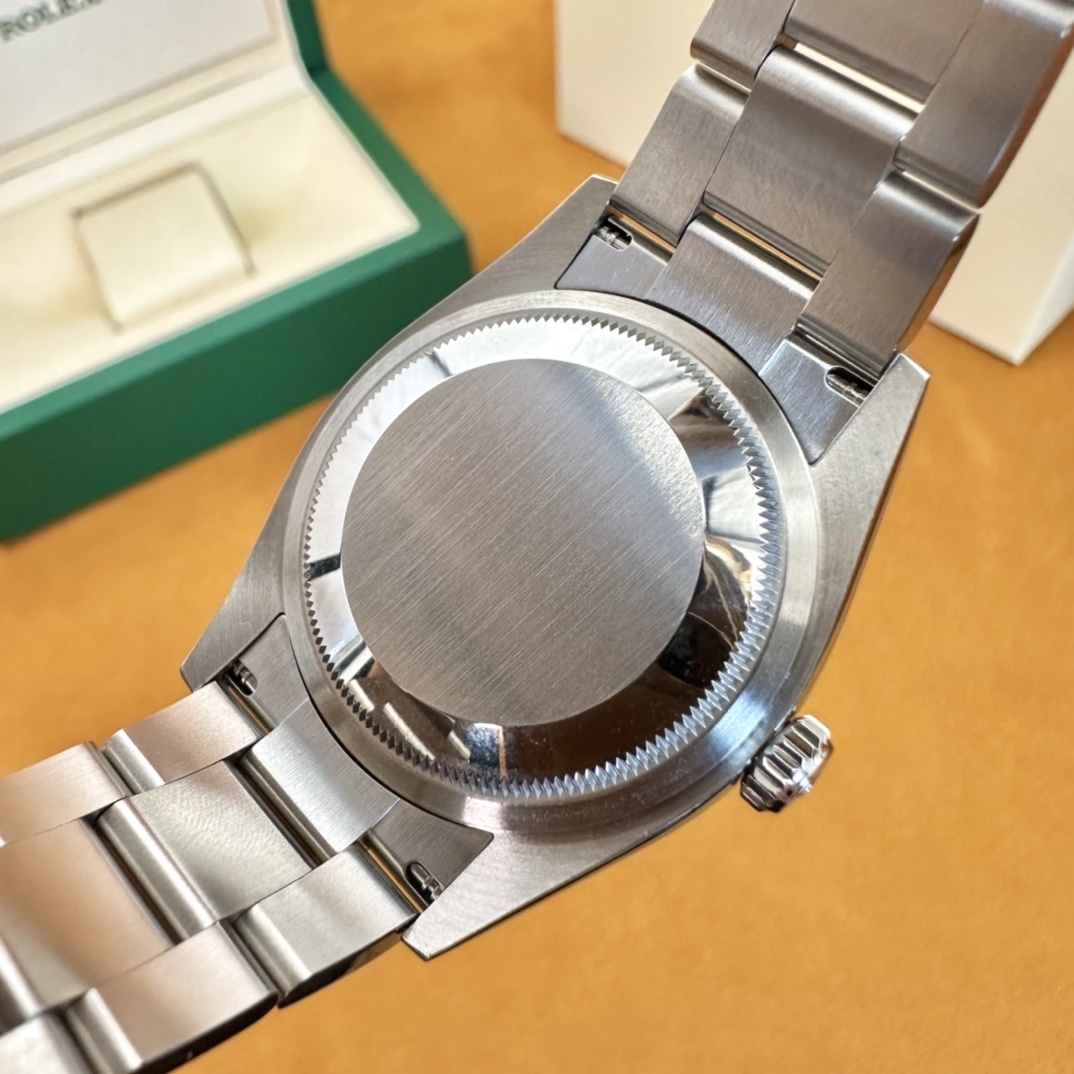 Old watch M126000-0009